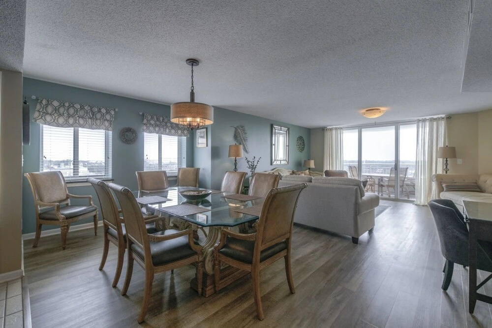 Yacht Club S #1-1001 3 Bedroom Condo by RedAwning