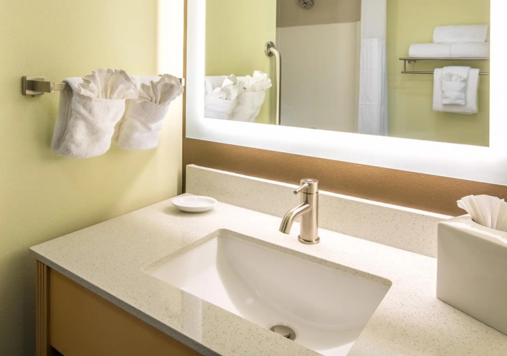 Red Lion Inn and Suites Everett