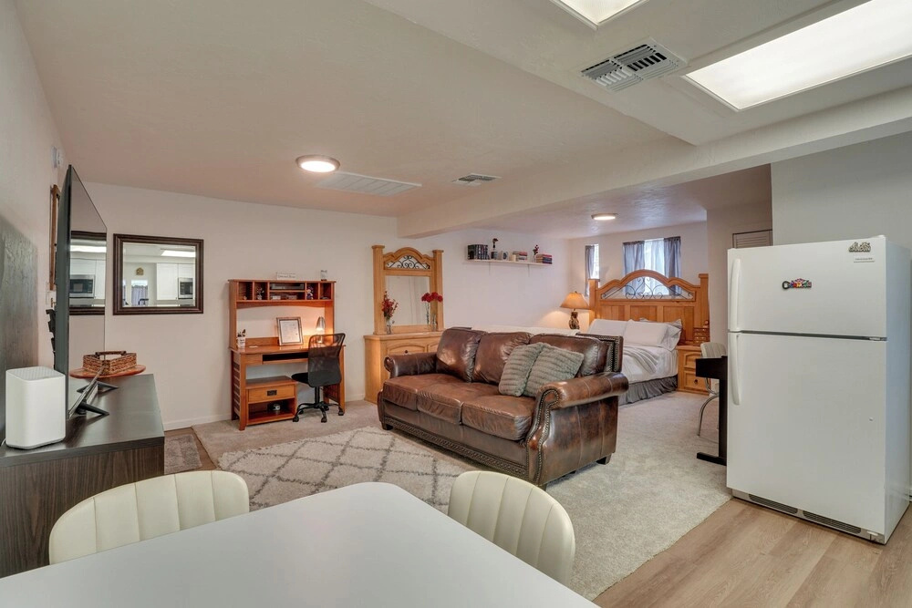 Tucson Studio ~ 2 Mi to University of Arizona!