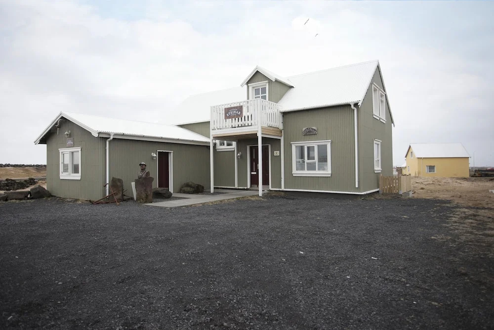 Steinar Guesthouse