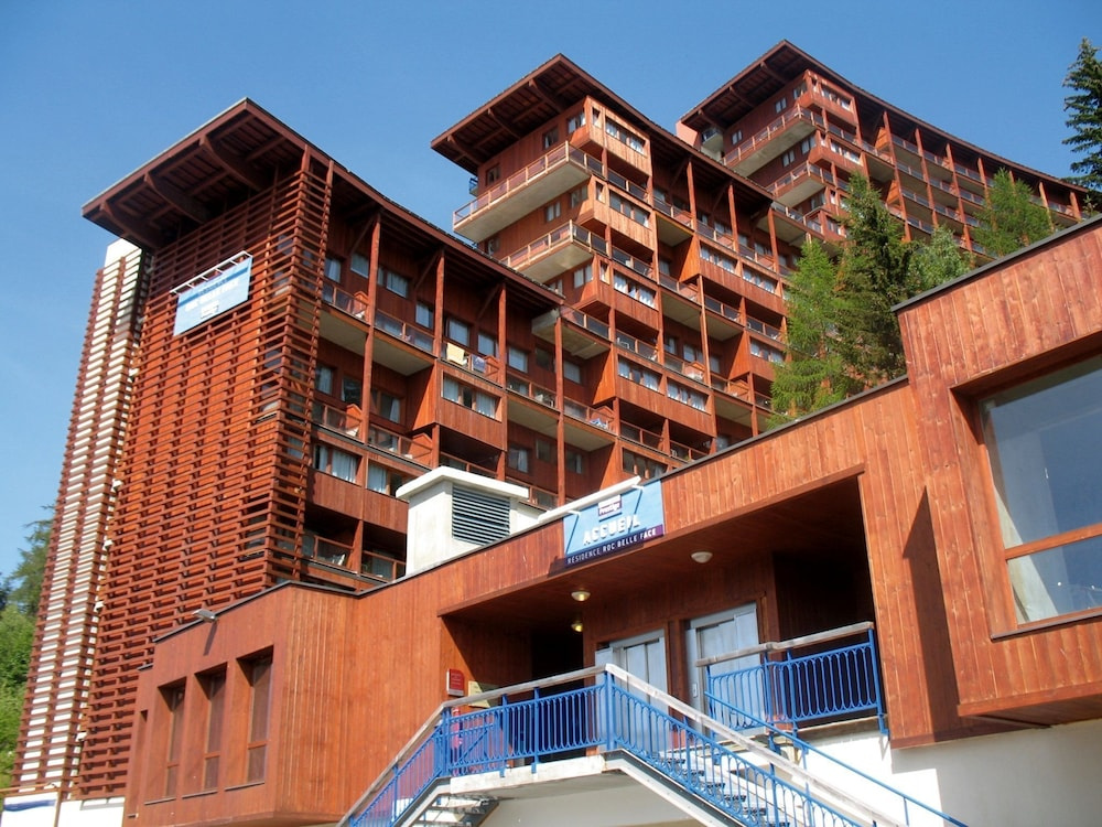 Alpine Retreat w/ Balcony