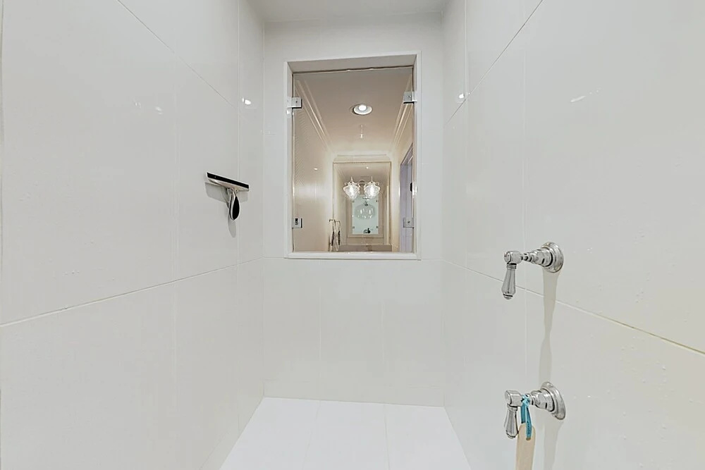 Super-chic Riverside - 2 Blocks From Water 1 Bedroom Condo