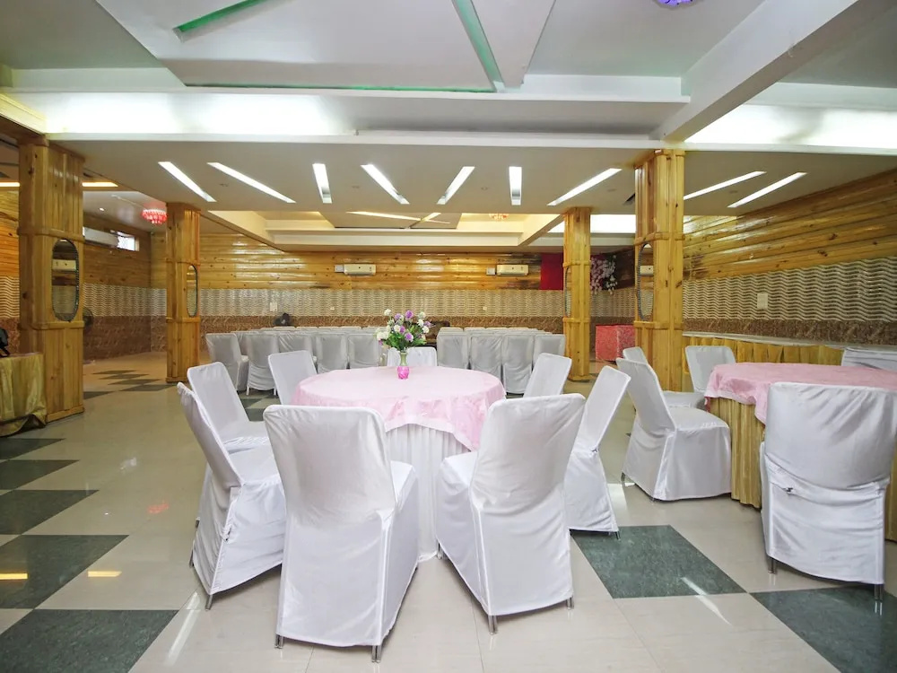 OYO 9388 Yash Hotel