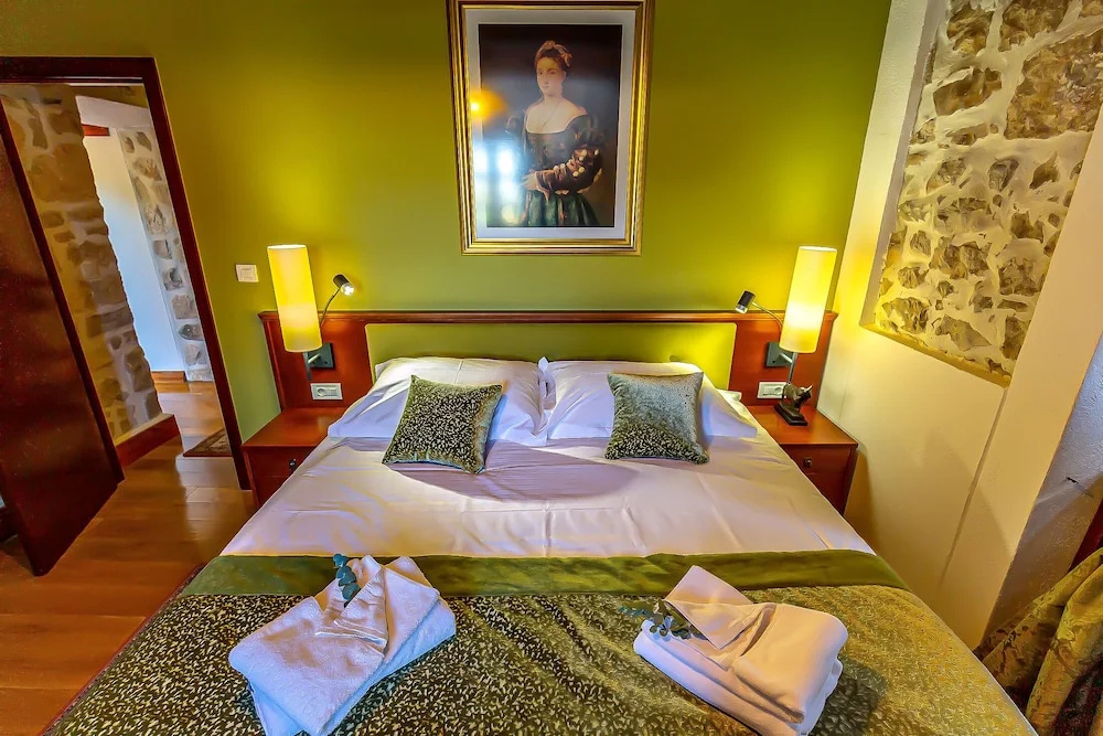 Heritage Hotel & Estate Raznjevica Dvori AD 1307