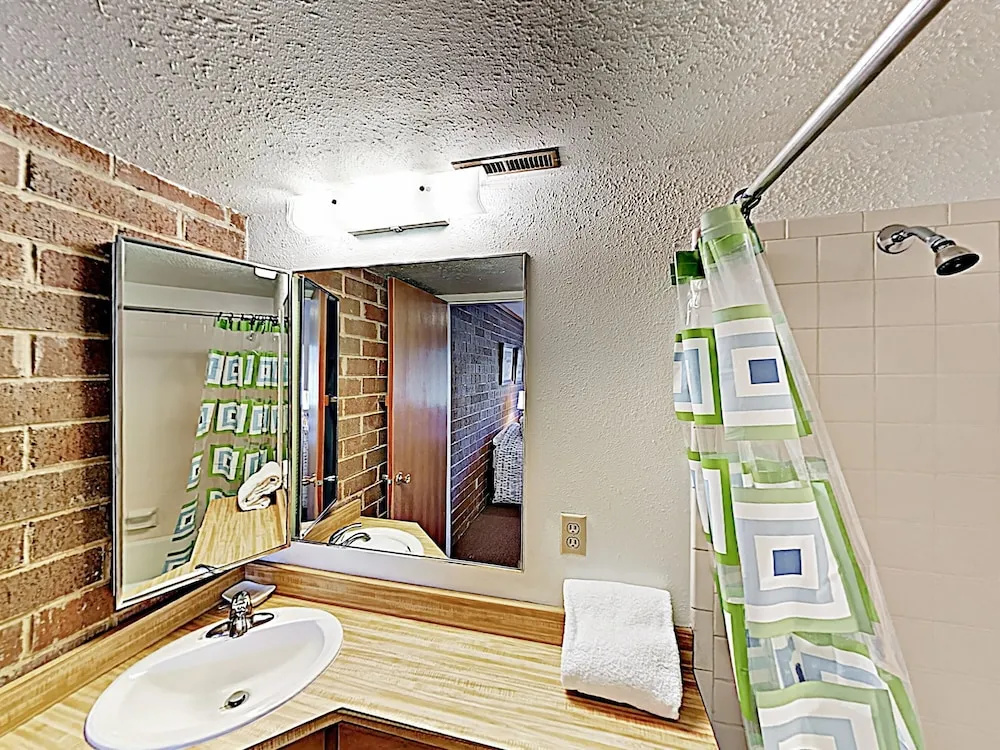 New Listing! Townhome W/ Sauna: Walk To Lifts 3 Bedroom Townhouse