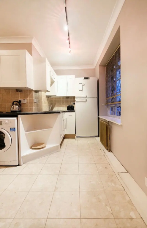 Bright and Spacious Flat in London - Sleeps 4