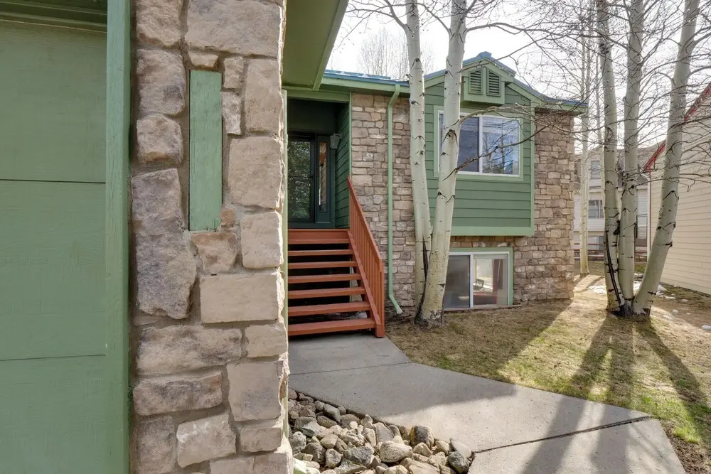 Homey Dog-friendly Retreat w/ Deck in Dtwn Frisco!