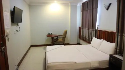Holiday Hotel