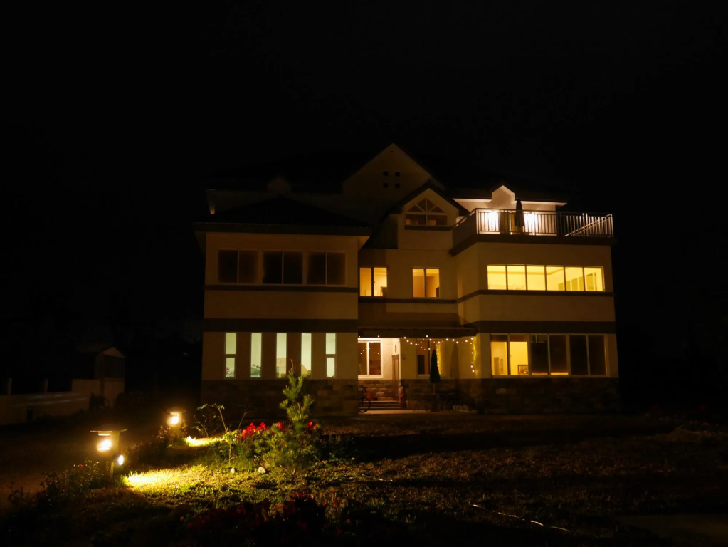 White Pine Village