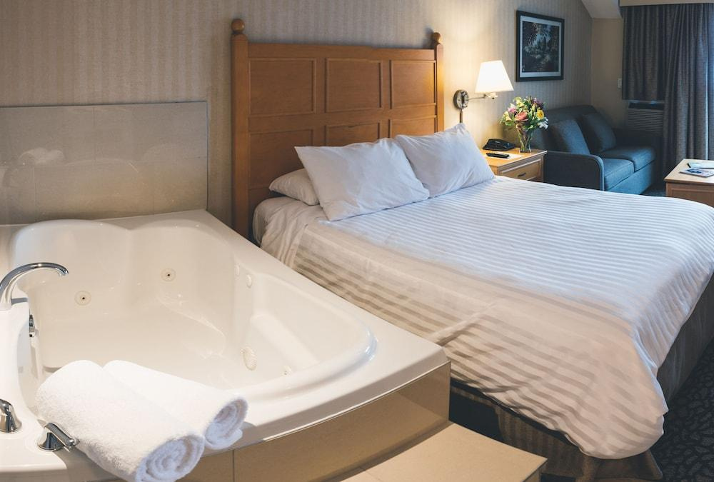 Pinnacle Hotel Whistler