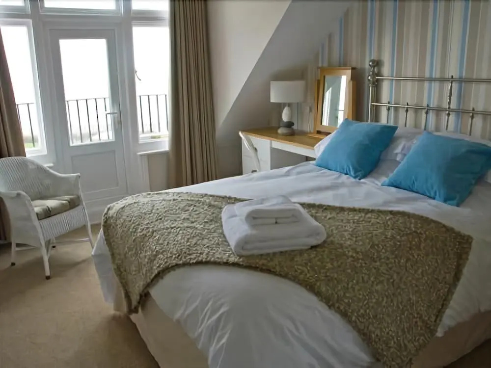 Breakers Guest House