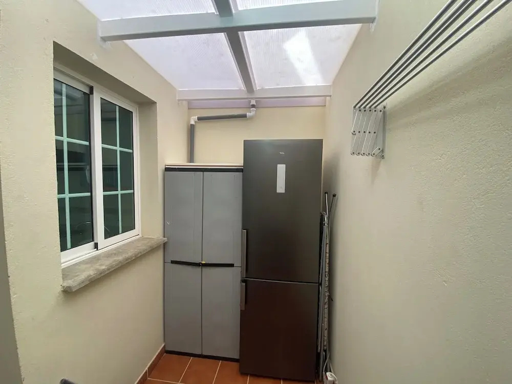 New Renovated Family Home Above Swimming Pool!