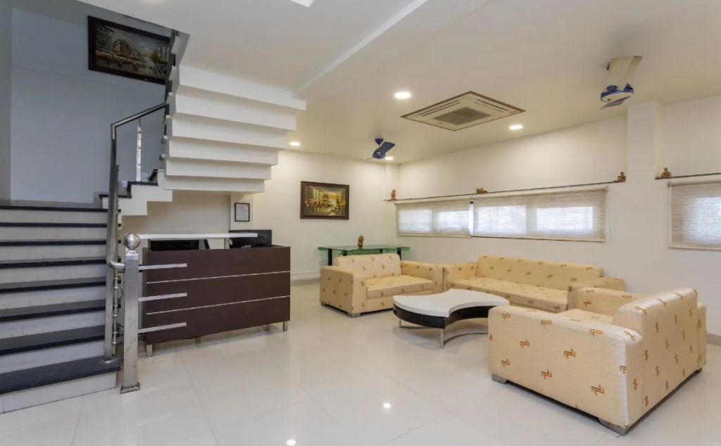 Silver Stay By OYO Rooms