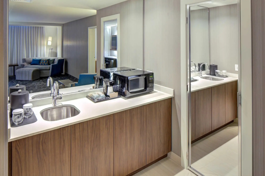 Courtyard by Marriott Appleton Riverfront