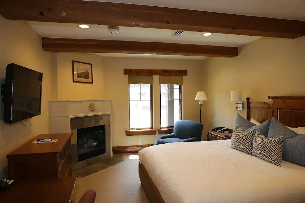 Four Bedroom Suite 3 King, 1 Queen Queen