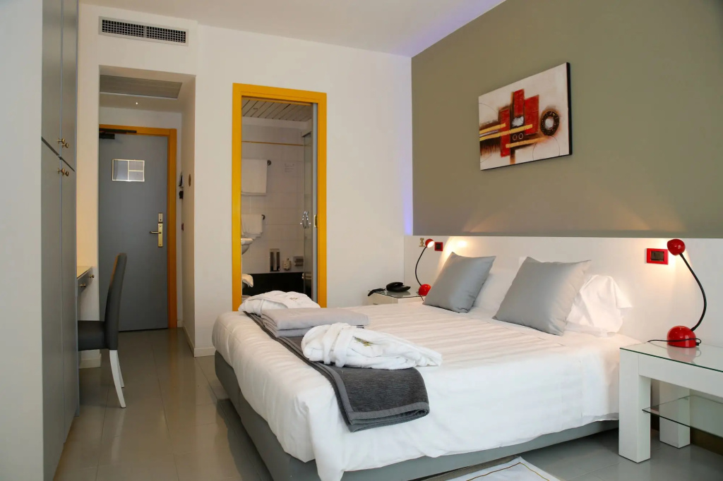 Monaco Suites Hotel