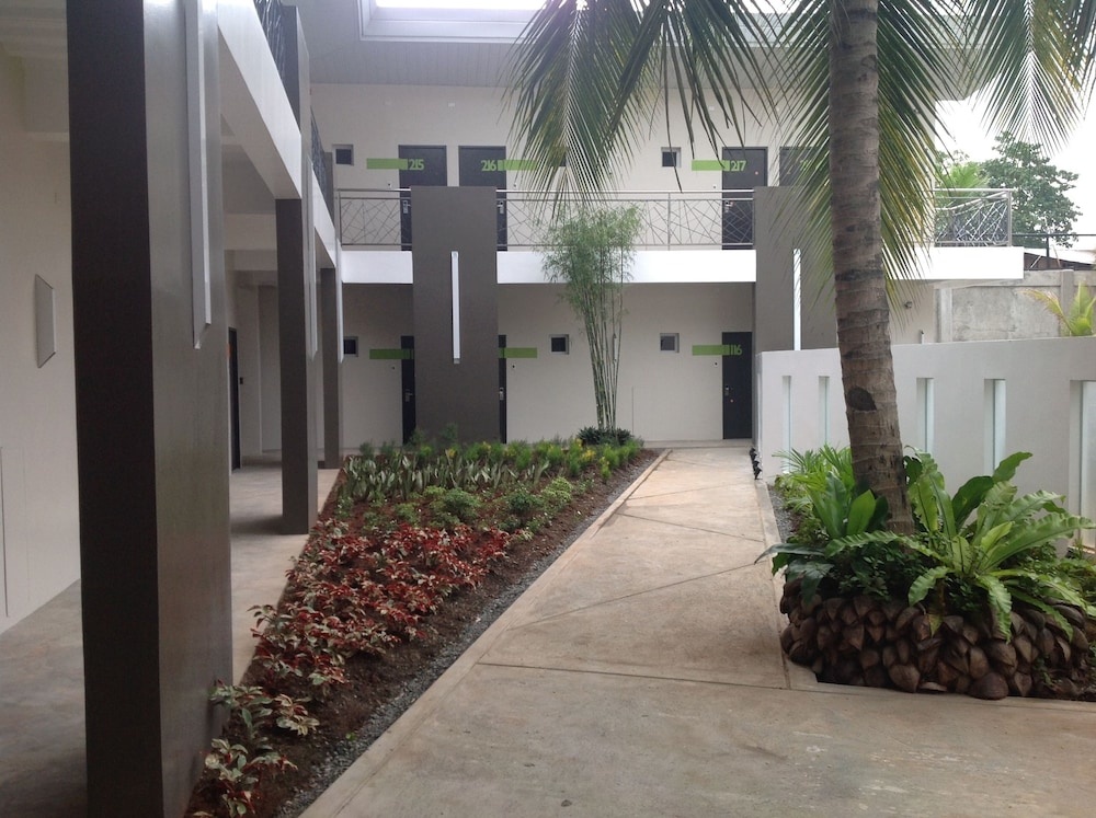 Yhotel