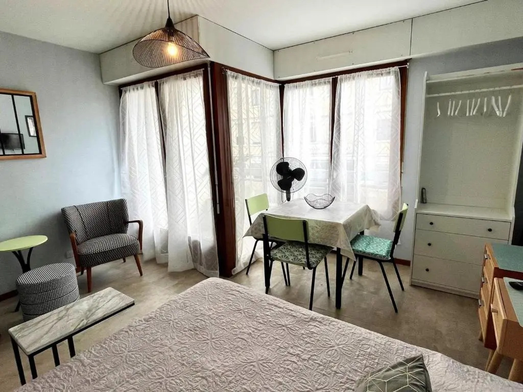 Appartement Aix-les-Bains, 1 pièce, 2 personnes - FR-1-555-10
