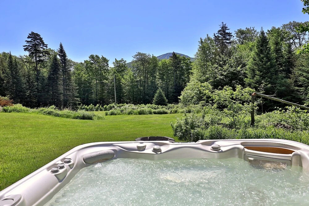 Cortina Mountain Chalet - Outdoor Hot Tub - Close to Pico and Killington Mountains home