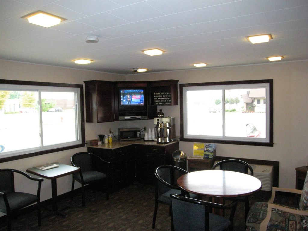Travelers Lodge Marshall
