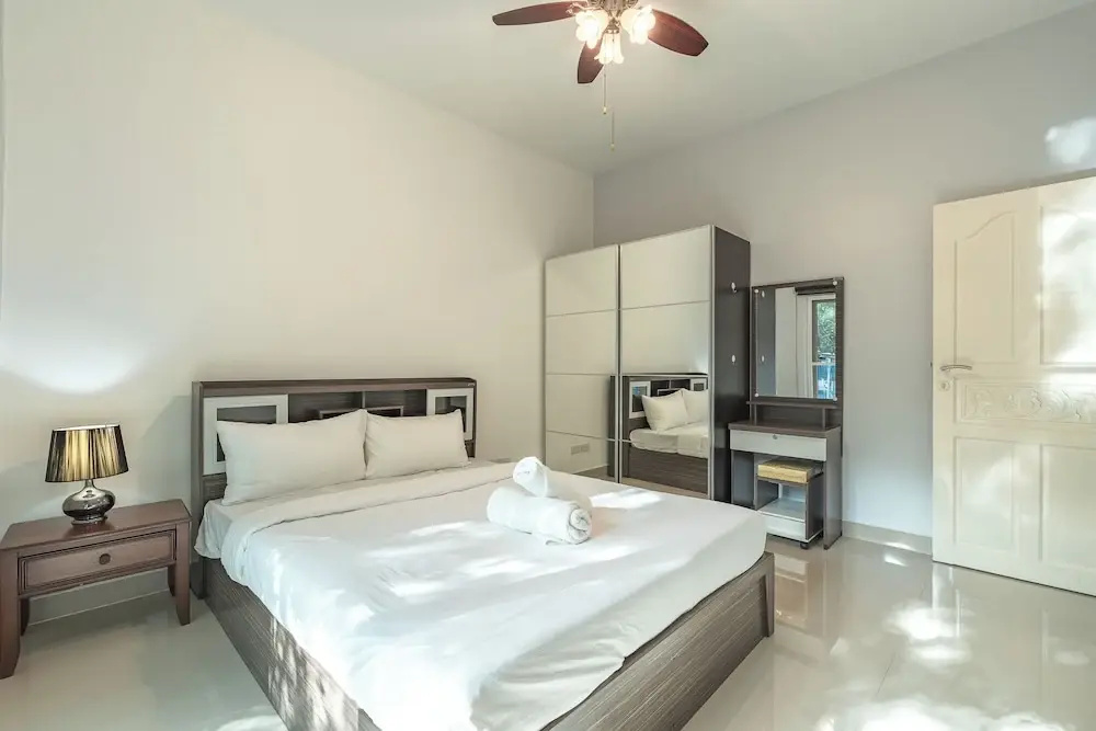 Poolside 3BR Near Top Attractions V174