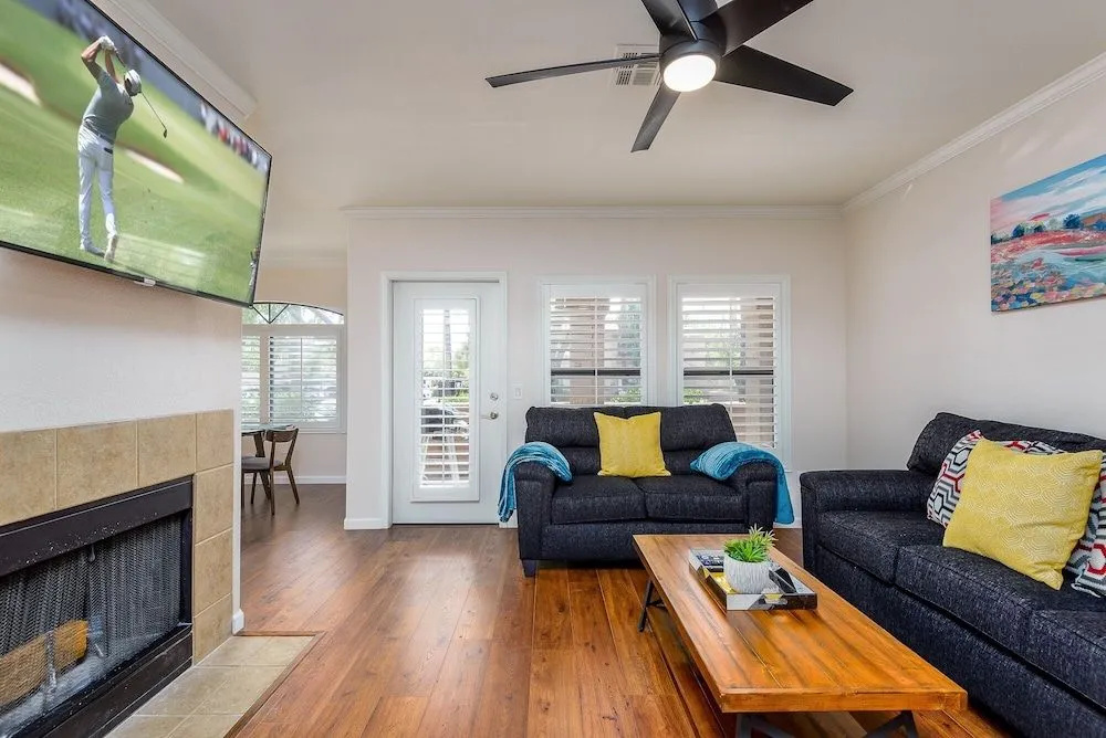 Comfort 3 Bedroom Condo by Redawning