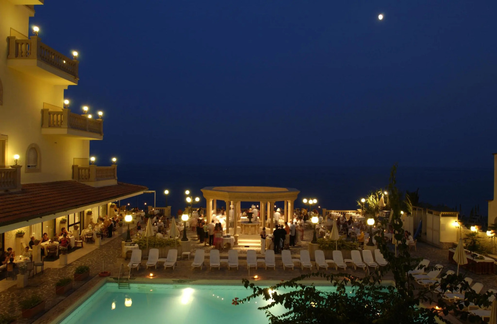 Hellenia Yachting Hotel