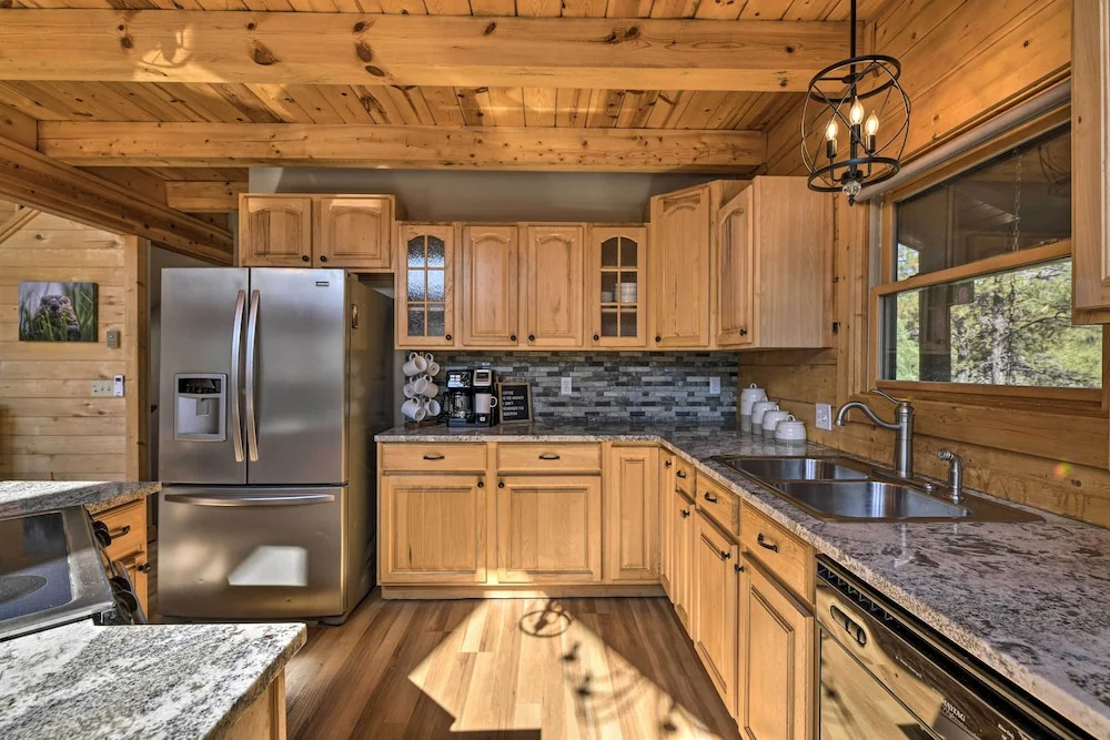 Lazy Beaver Lodge Pagosa Cabin w/ Deck, Fire Pit