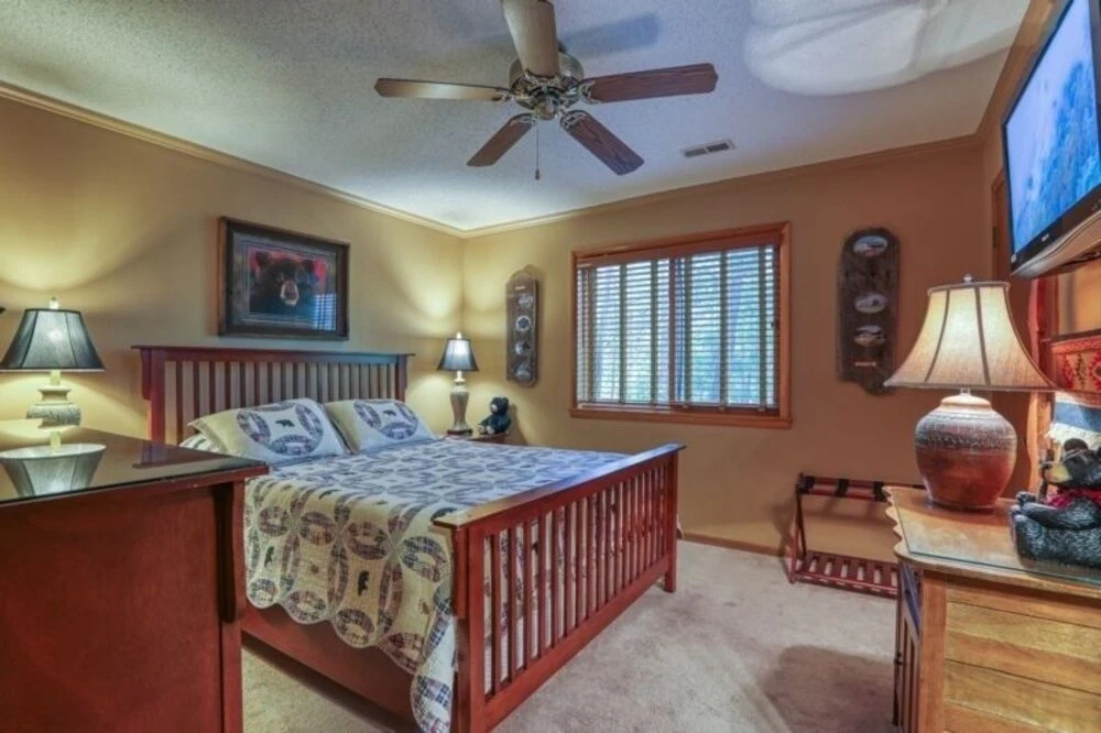 A Southern Point Of View - 3 Bedrooms, 2 Baths, Sleeps 8 cabin