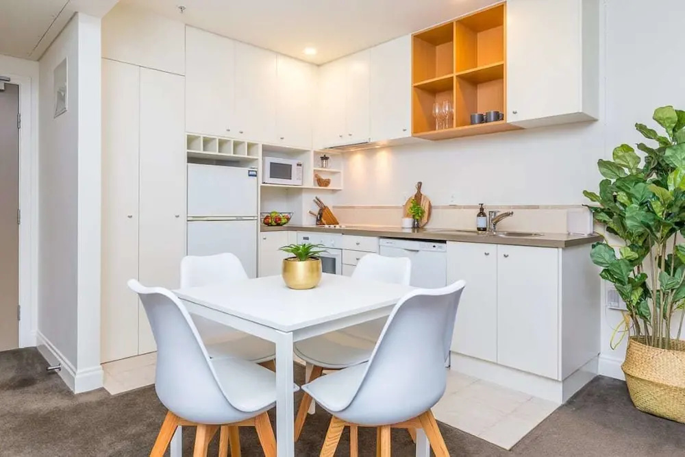 Lovely City Apartment with Pool & Gym