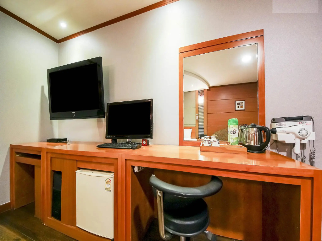 J Hotel Suwon