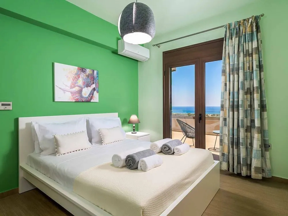 Villa Cerulean - This Villa has a Games Court, Wifi & A/C