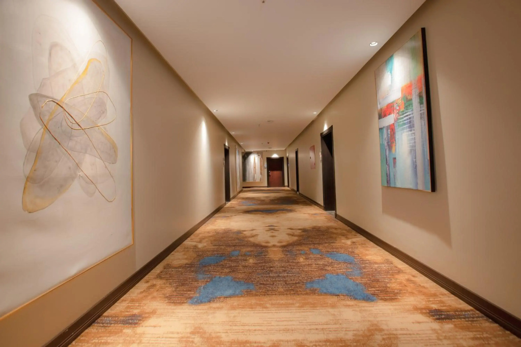 Azar hotel