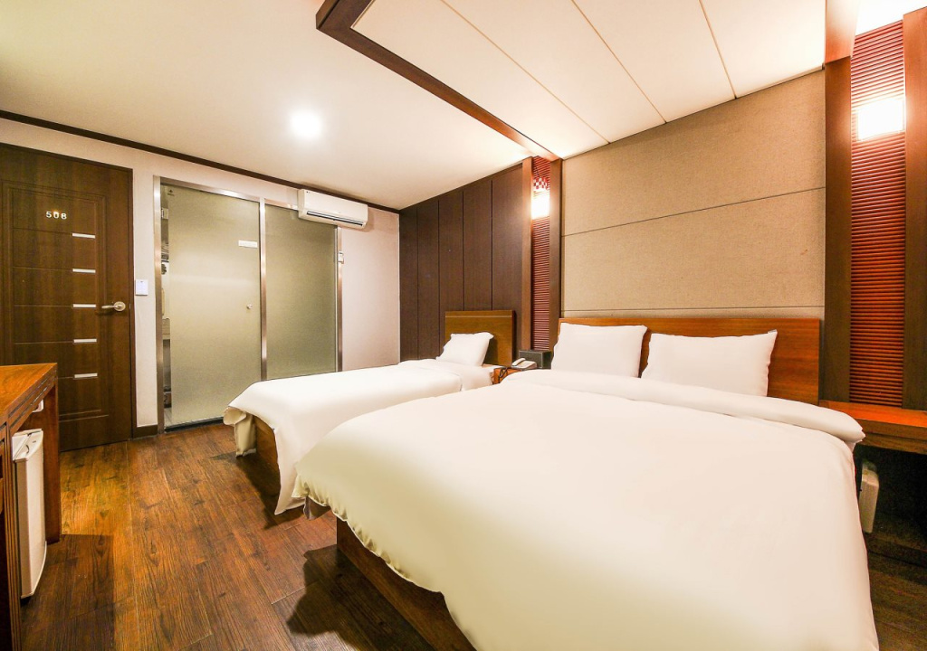 J Hotel Suwon