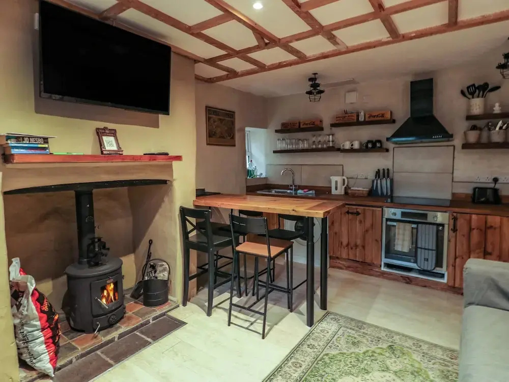 1 Dinas cottages