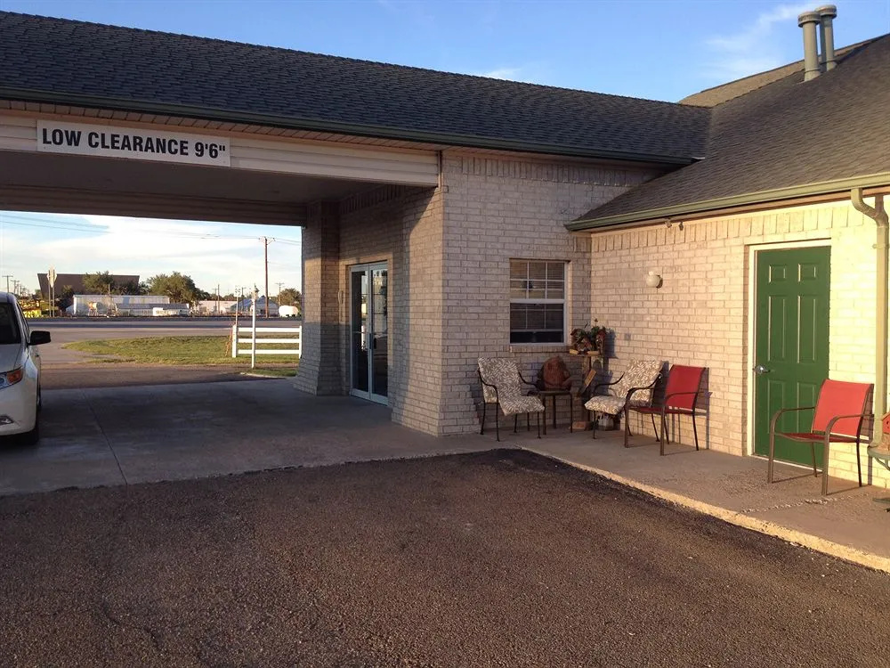 HomeTown Inn By OYO Texhoma, OK