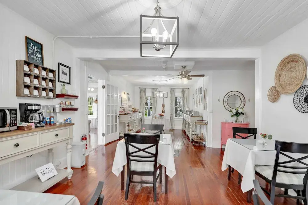 Hibiscus House Bed Breakfast Seashell Room