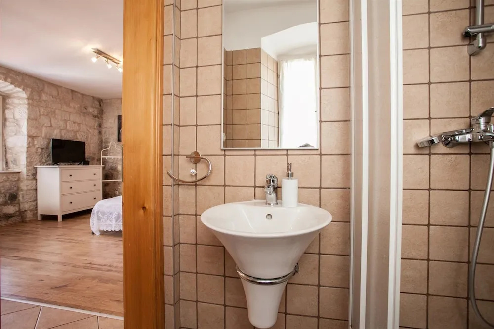 Apartment & Room Ursa