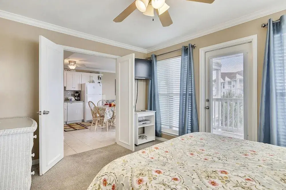 Seascape 2201 - 2 Br Condo