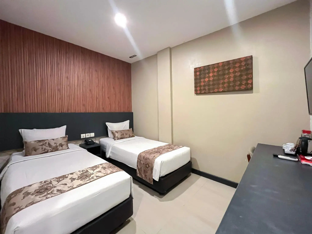CREW EXPRESS Hotel