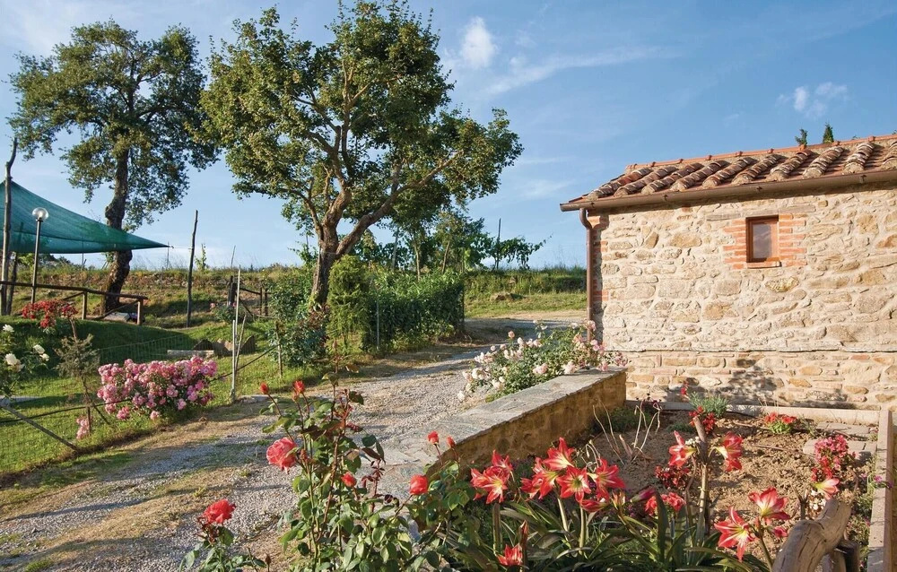 Amazing Home in Cortona AR With 4 Bedrooms, Wifi and Outdoor Swimming Pool