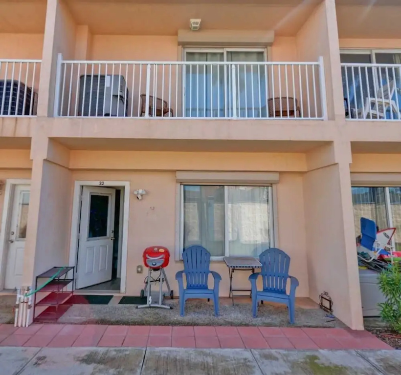 Dolphin 23 2 Bedroom Condo by RedAwning