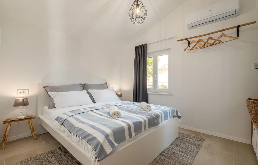 Beautiful Home in Labin With 6 Bedrooms, Private Swimming Pool and Outdoor Swimming Pool