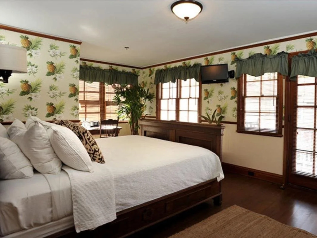 Lahaina Inn