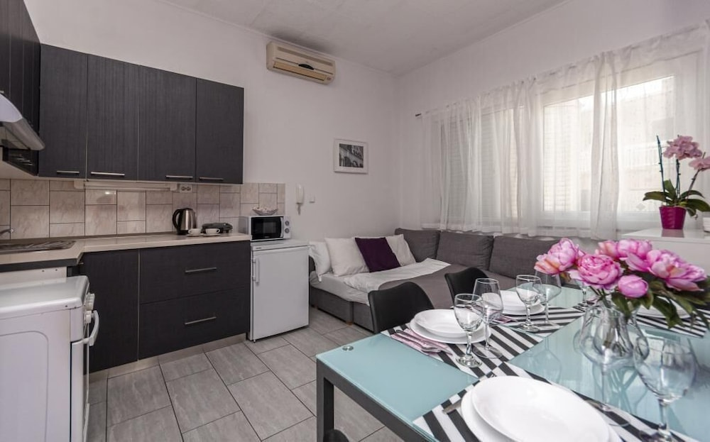 Apartment Love