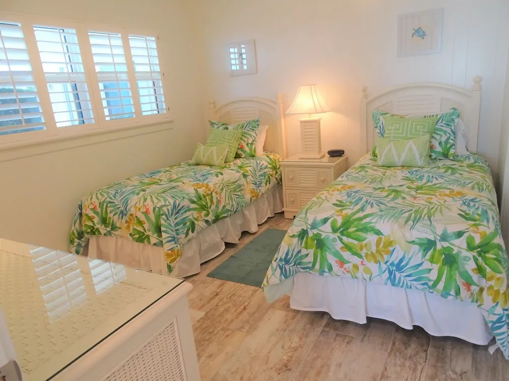 24 Aloha Kai 2 Bedrooms 1 Bathroom Apts