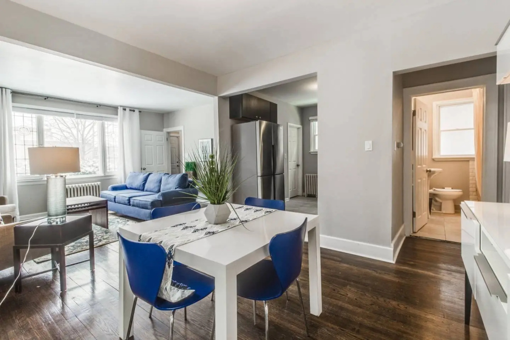 Great 6 Bedroom Peaceful Family Retreat in the University District