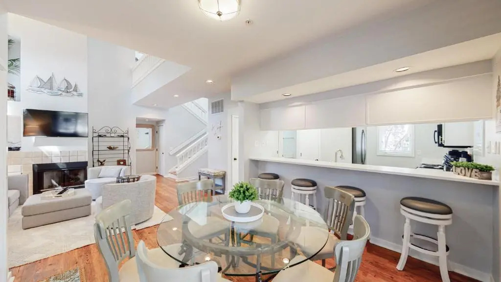 7611 Huntington Villas
