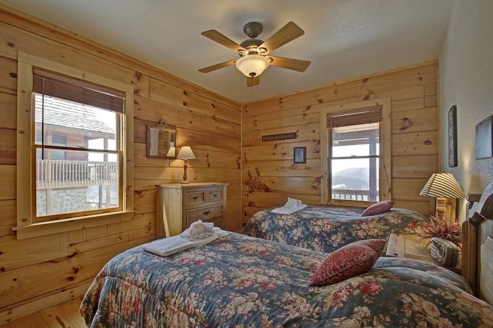 American Patriot - 3 Br Cabin