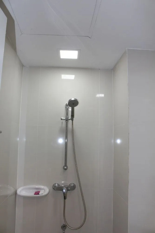 Oyo 75409 Premium The Family Hotel